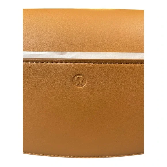 Lululemon Cactus Leather Mini Bag With Clippable Pouch 1.2L Chestnut - Picture 11 of 16
